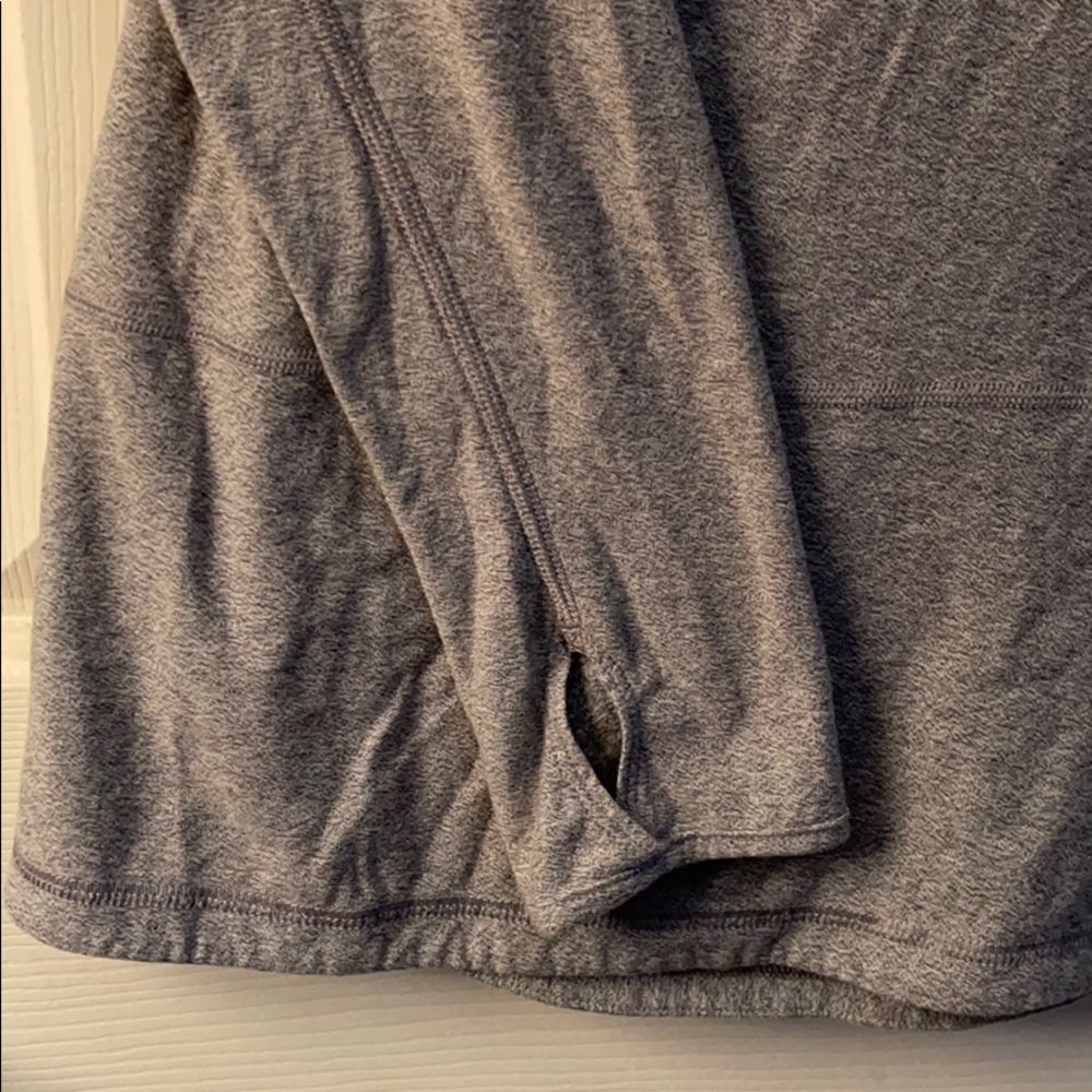 Last Chance item! New Balance Running/Yoga long sleeve shirt Med - Picture 4 of 4